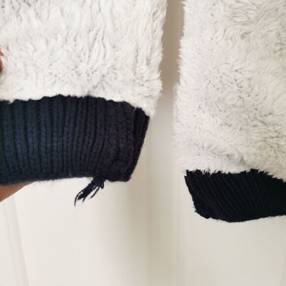 2/$15 Boys Reversible fleece lined and knit sweater size 2-3 - Picture 6 of 6